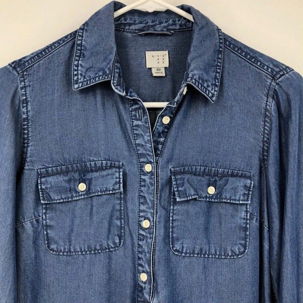 A New Day Women's 1/4 Button Popover Shirt XS Chambray Blue Long Sleeve Top - Picture 4 of 7